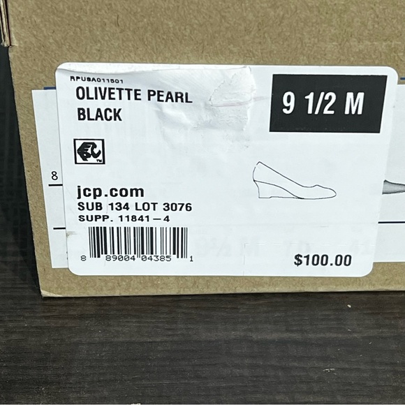 NWT Clarks Olivette Pearl Black Wedge Heels - Picture 2 of 5